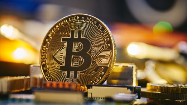 Bitcoin : 52 % des investisseurs britanniques cacheraient leurs cryptomonnaies à leurs conseillers financiers