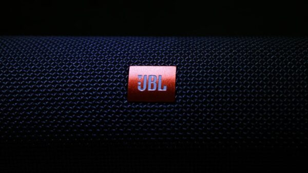 Test JBL Live Beam 4 : un écran tactile sur le boîtier fait-il la différence pour des écouteurs ?