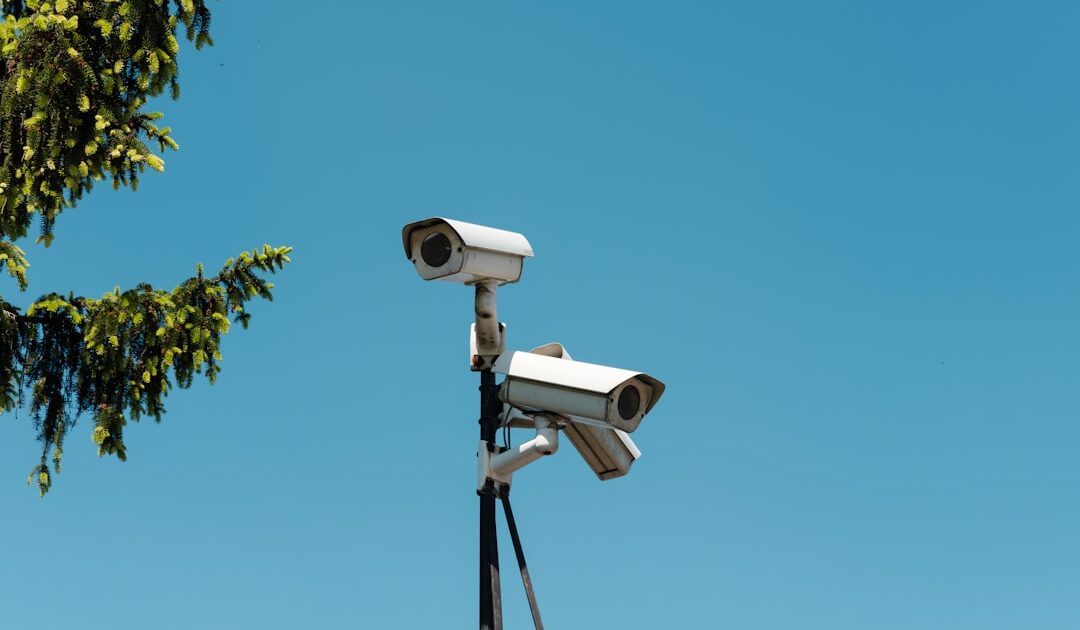 Comment bien choisir sa caméra de surveillance en 2026 ?