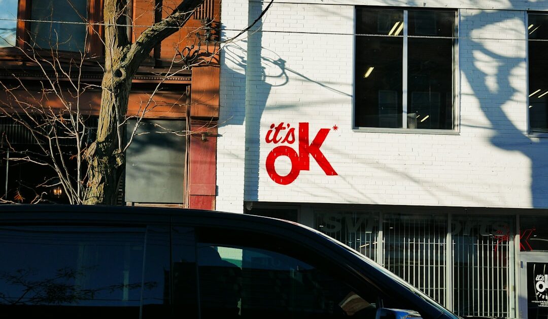 OKX rafle la mise : la plateforme attire le plus de capitaux depuis MiCA et offre 8 % de cashback