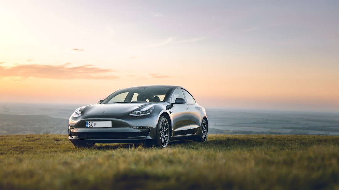 Tesla débute les essais routiers de son Cybercab de série sans volant ni pédales au Texas