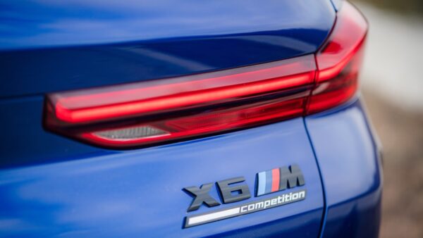 Je suis monté à bord du BMW iX5 : le plus technologique des SUV de luxe ?