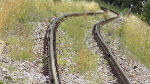 La canicule de juin 2026 déforme les rails et les caténaires du réseau SNCF