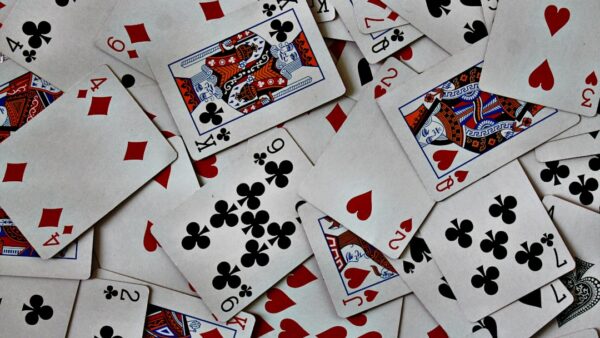 « Il est temps de jouer cartes sur table » : l’ONU s’attaque au coût écologique caché de l’IA