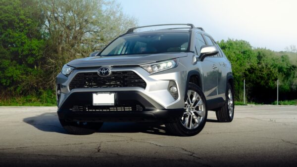 2 800 km en Toyota RAV4 : un SUV sans défaut, mais qui n’est plus le champion de la sobriété
