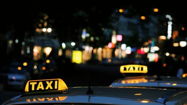 L’ONU encadre les taxis autonomes, Ionity augmente ses prix et Renault restyle sa Megane électrique : le récap’ Vroom de la semaine