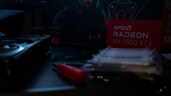 Une tour à 15 274 €, deux GPU AMD et aucun abonnement cloud : on a testé l’IA locale à son maximum [Sponso]