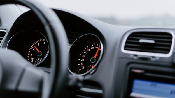 Péage : comment le gabarit de votre véhicule décide du tarif (et que faire en cas d’erreur) [Sponso]