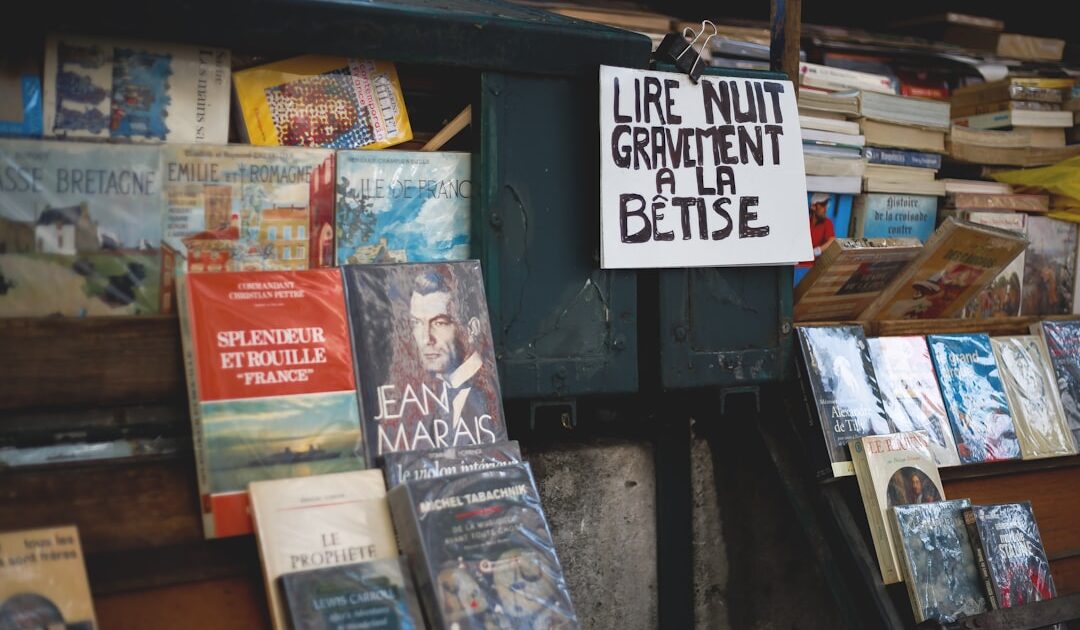 Ils achètent des milliers de livres… pour les détruire : la méthode qui scandalise le monde de l’IA