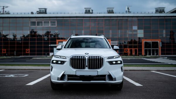 BMW iX5 : pourquoi la marque allemande a osé une batterie démesurée de 140 kWh