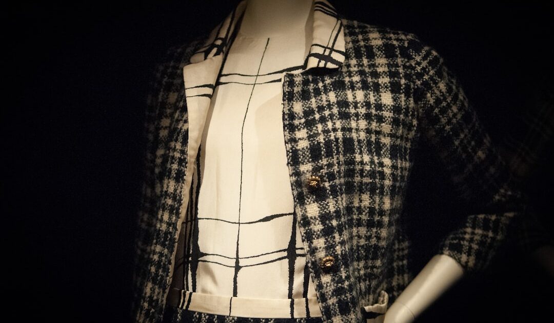 Chanel s’attaque à la haute couture pour hommes : la maison de luxe s’offre un monument historique de la place Vendôme