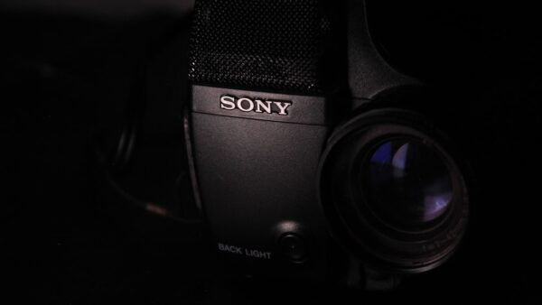 Face à Sony, Jean-Luc Mélenchon promet une loi pour sauver les jeux vidéo physiques