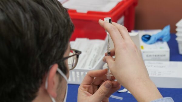 Interdiction du tabac, casque obligatoire, vaccins… Les propositions choc de l&rsquo;Assurance maladie pour économiser 3,9 milliards d&rsquo;euros
