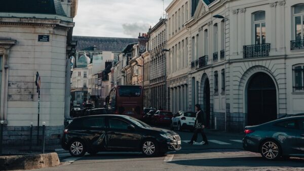 Les boulets de la voiture électrique (France 2) ont encore frappé au JT de 20h : on débunk leur reportage
