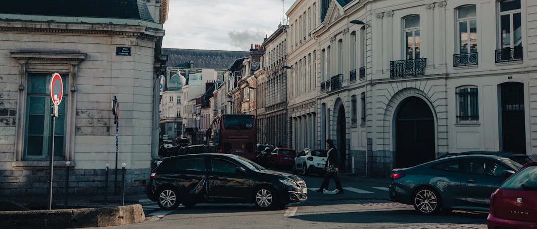 Les boulets de la voiture électrique (France 2) ont encore frappé au JT de 20h : on débunk leur reportage