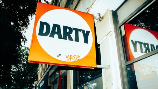 Darty monte dans les tours avec -289 € sur un PC fixe gamer doté d’un Ryzen 7 et d’une RTX 5060 Ti pendant les Soldes