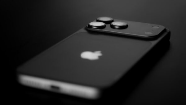 Reconditionner un iPhone en 45 minutes : visite de l’usine française qui l’a fait 700 000 fois