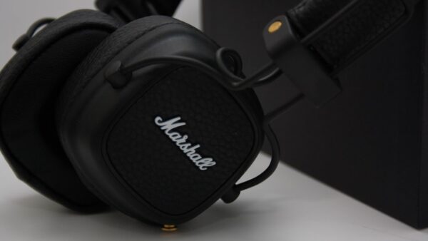 Ce pack audio Marshall (enceinte + écouteurs) est soldé à -46 %