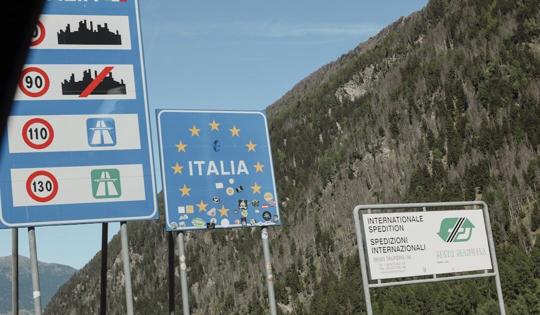 L’Europe rend obligatoire deux aides à la conduite, mais n’autorise toujours pas le FSD