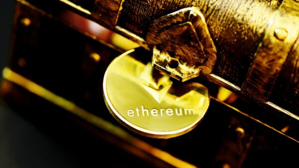 Bitmine ajoute 42 000 ETH à son trésor de guerre pendant que Strategy vend du Bitcoin