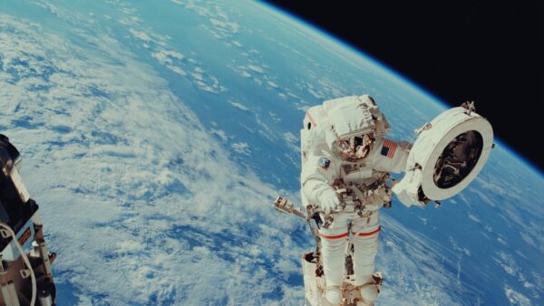 NASA : une mission d’urgence lancée pour empêcher un télescope de s’écraser sur Terre
