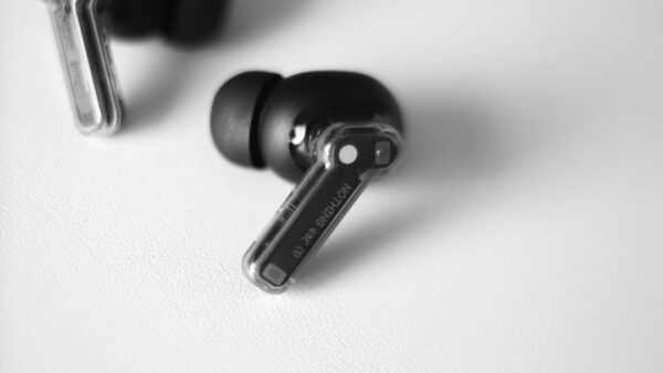 Test Nothing Ear (3a) à 99 euros : un design qui détonne et une innovation bluffante