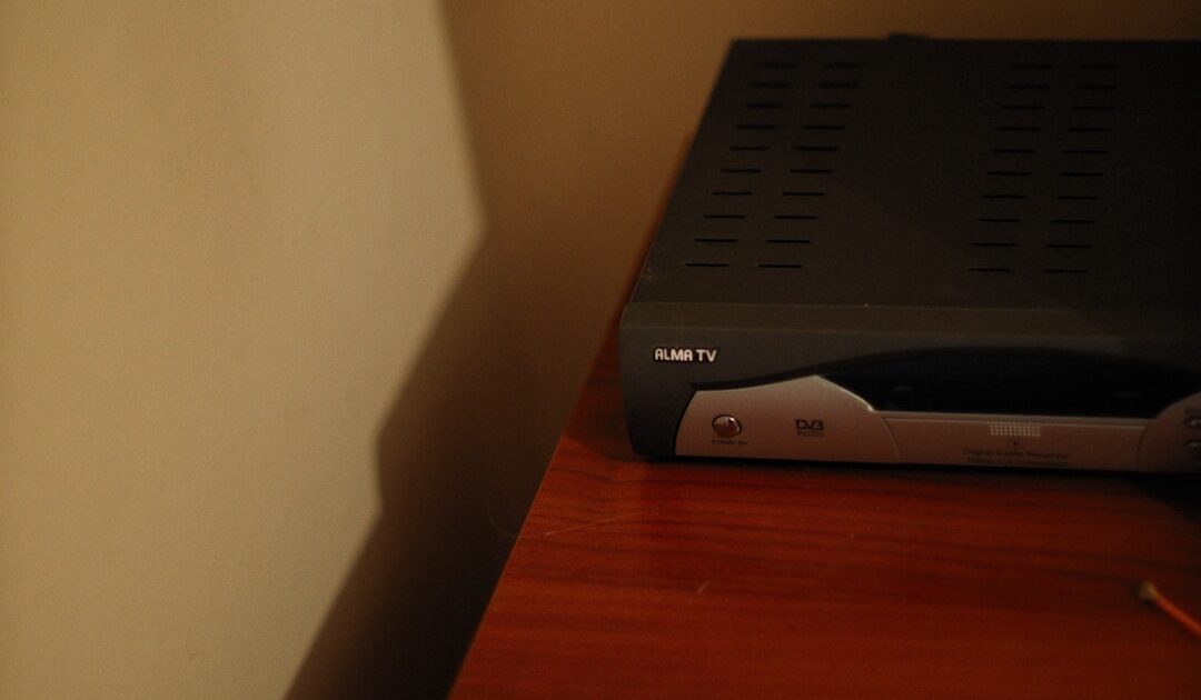 SFR dévoile sa Box 5G Wi-Fi 7 avec décodeur TV et baisse radicalement ses prix