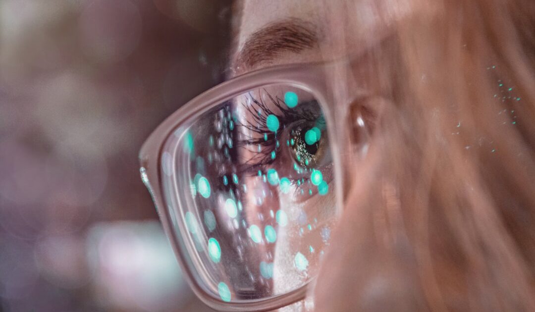 Des lunettes connectées qui enregistrent tout en continu : le nouveau projet de Meta risque de faire polémique