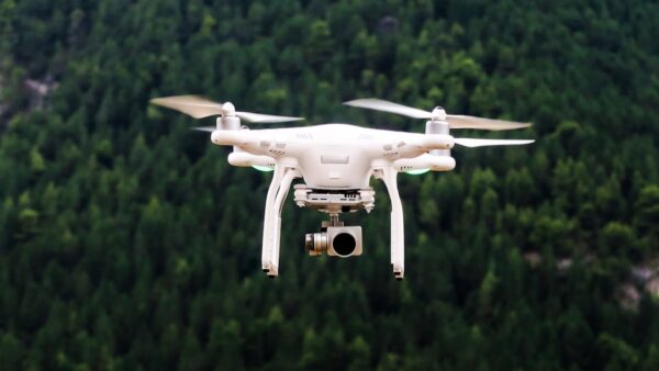 Vous pouvez désormais réserver un drone tueur de moustiques (et c’est français)