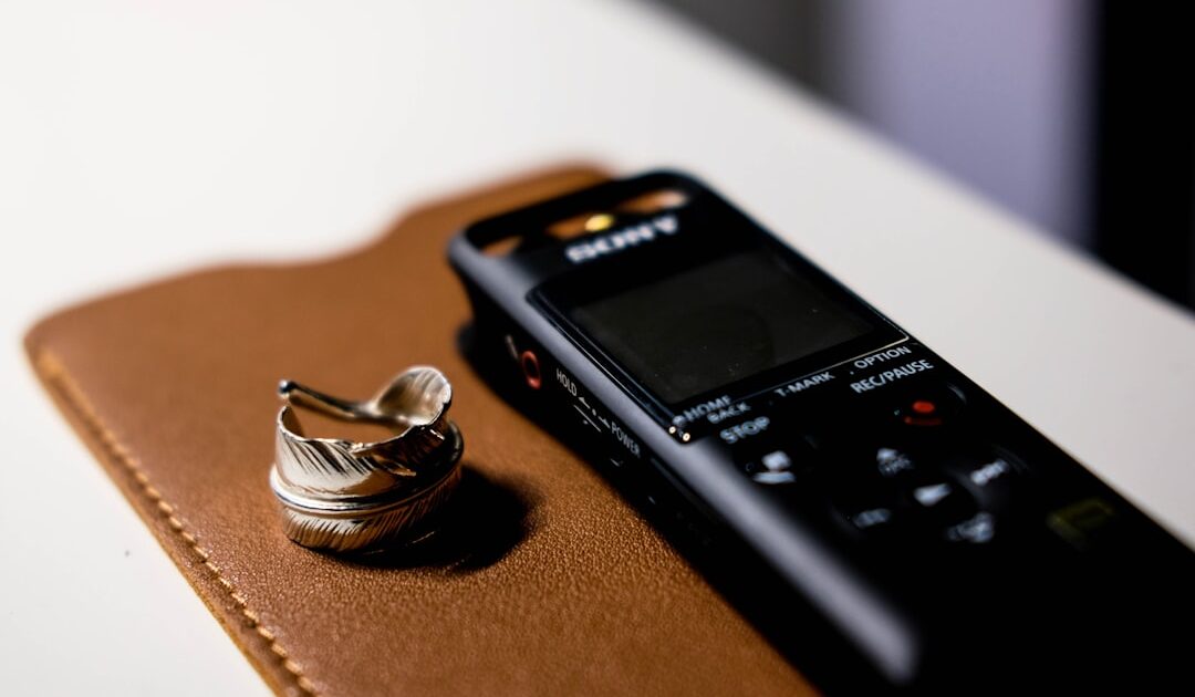 J’ai testé le dictaphone du futur : traduction, résumé et voix clonée