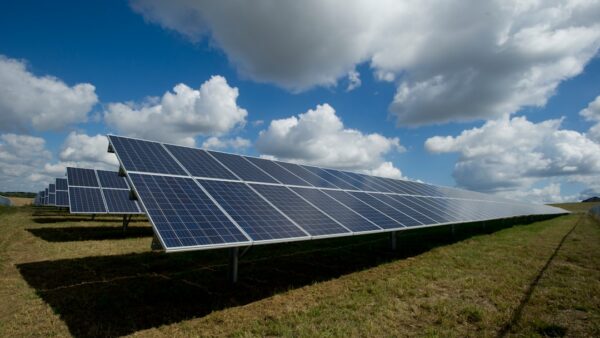 Panneaux solaires et canicule : pourquoi le risque d’incendie augmente et comment s’en prémunir 
