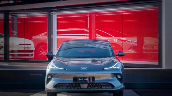 MG dégaine la concurrente de la R5 électrique, Xiaomi annonce sa nouvelle voiture et les caméras deviennent obligatoires dans la voitures – Récap’ Survoltés