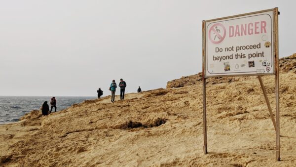 Vos photos de vacances sont un danger : avec l’IA, les criminels peuvent vous localiser pour vous piéger