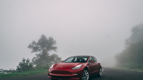 Pourquoi Tesla gagne beaucoup moins d’argent par voiture (et voit Toyota dans le rétroviseur)