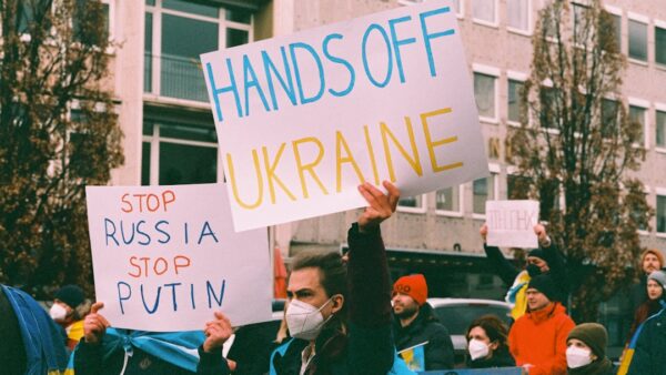 Une « vaste » cyberattaque russe frappe l’Europe, la France annonce une contre-attaque
