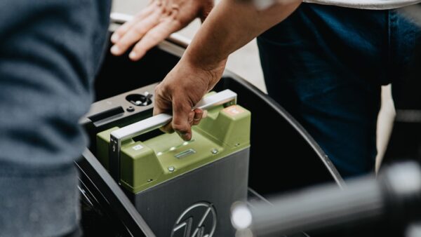 Batteries remplaçables dans les montres connectées, Bruxelles fait finalement machine arrière
