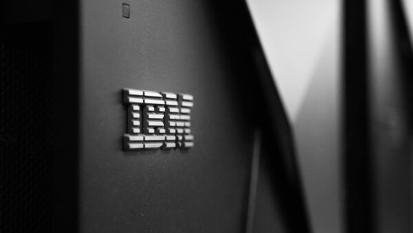 IBM : l’action s’effondre de 25 %, sa pire séance depuis 1972, rattrapée par le boom de l’IA