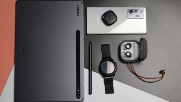 Samsung Galaxy Book 5 Pro 360 : ce PC portable 2-en-1 perd près de 1 000 euros pendant les soldes