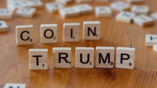 Deux « Trump Coins », un seul perdant : le memecoin trinque pour une pièce de 1 dollar