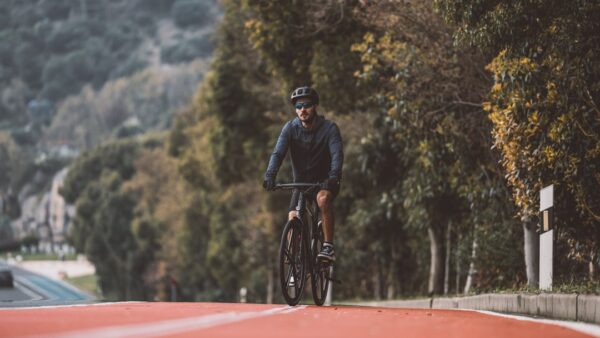 Decathlon lance un nouveau route électrique avec une grosse montée en gamme