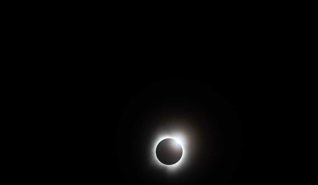Lors de l’éclipse solaire du 12 août 2026, il ne faut pas réutiliser vos vieilles lunettes de 1999