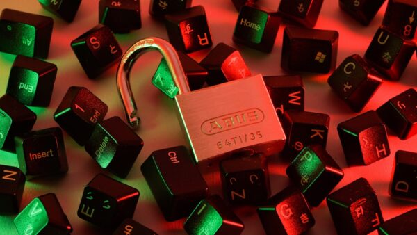Un hacker pirate Suno et dévoile comment l’IA musicale a pillé YouTube, Deezer et Genius