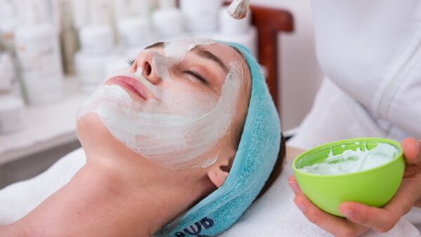 Zoom sur les 5 nouveaux soins visage les plus bluffants à tester d’urgence pour l’été