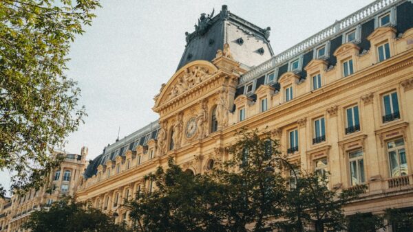 Le Conseil de Paris vote le doublement de la taxe sur les logements vacants pour tenter d’en remettre 20 000 sur le marché