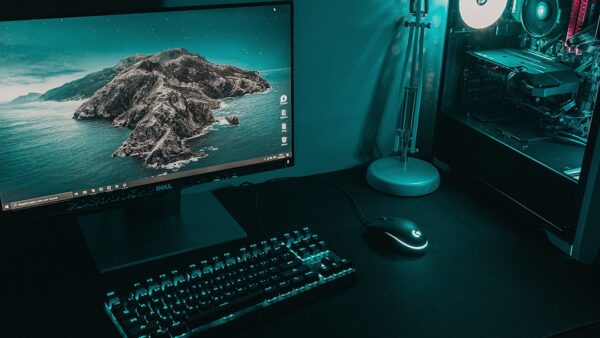Il faut prévoir de la place pour cet écran PC gamer Mini LED Dual 4K de 57″ incurvé et 120 Hz à -100 € qui fait tourner des têtes