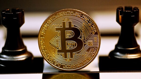 Strategy n’achète aucun BTC et remplit sa réserve d’USD, Saylor critique le fork BIP-110