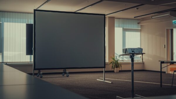 Test de l’écran Nothing Projector Matte White : la toile blanche mate pour une image plus lumineuse mais moins contrastée