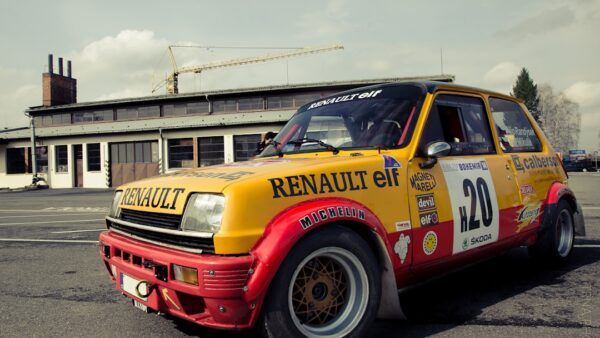 De la Renault 5 de 1972 à la version 2026 : comment la sécurité a ajouté 20 cm à nos voitures
