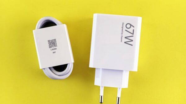 Soldé à -25 %, ce chargeur rapide 100 W peut recharger quatre appareils en même temps