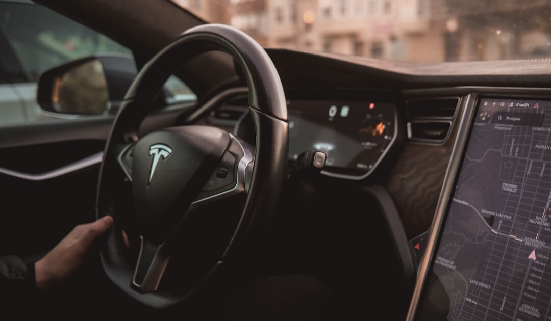 La situation financière de Tesla étonne : des records partout, mais un profit qui s’évapore